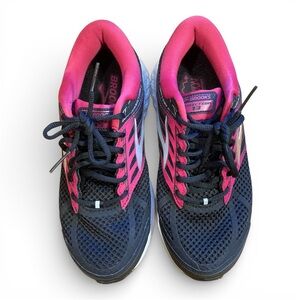 Brooks Women's Addiction 13 running shoes black & pink colorway 9.5 Extra Wide
